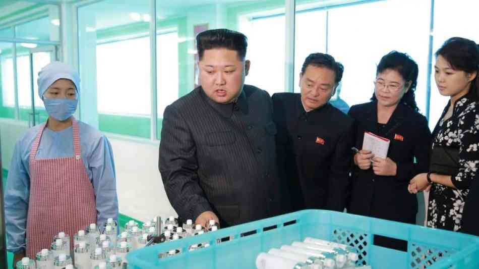 Nordkorea: Kim Jong Un besucht Kosmetikfabrik mit Frau und Schwester