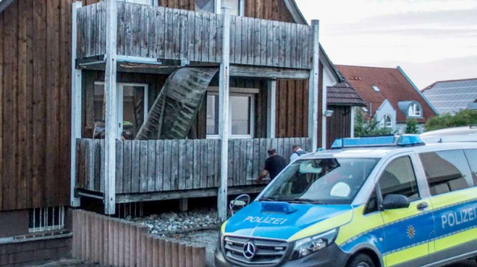 Fünf verletzte bei Einbruch von Holzbalkon in Baden-Württemberg