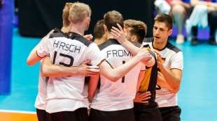 Nations League: Volleyballer kämpfen Serbien nieder