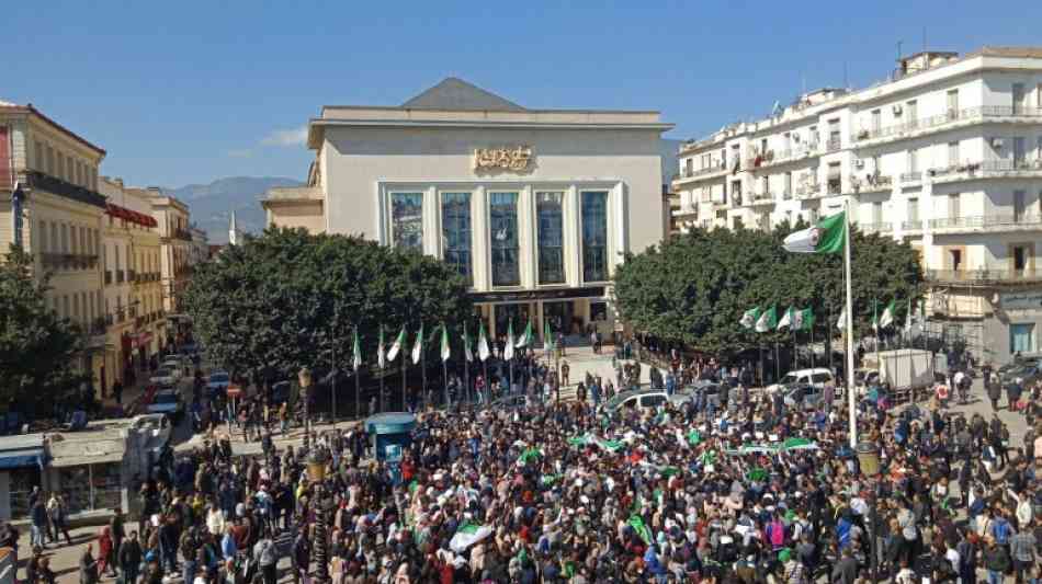 Hunderte Studenten protestieren in Algerien erneut gegen Staatschef Bouteflika