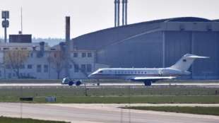 Bundeswehrjet mit technischen Problemen sorgt für Alarm am Flughafen Schönefeld