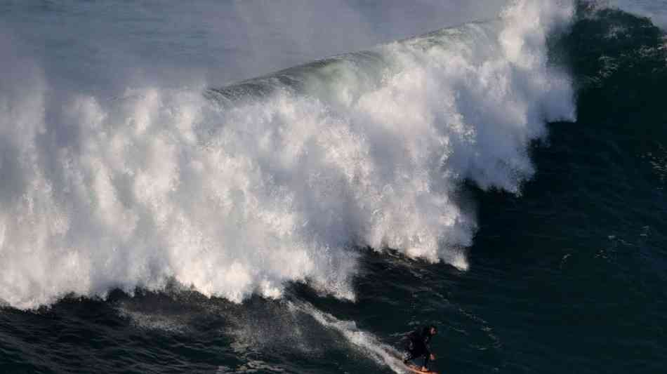 Neuer Weltrekord: Brasilianer surft auf gut 24 Meter hohen Welle