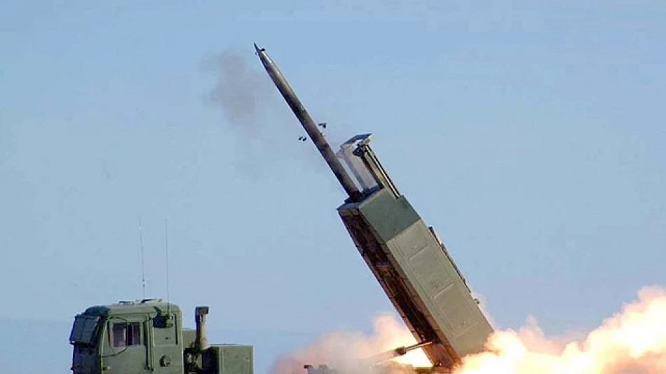 Ukraine: US-HIMARS-Raketenwerfer vernichten präzise russisches Munitionsdepot