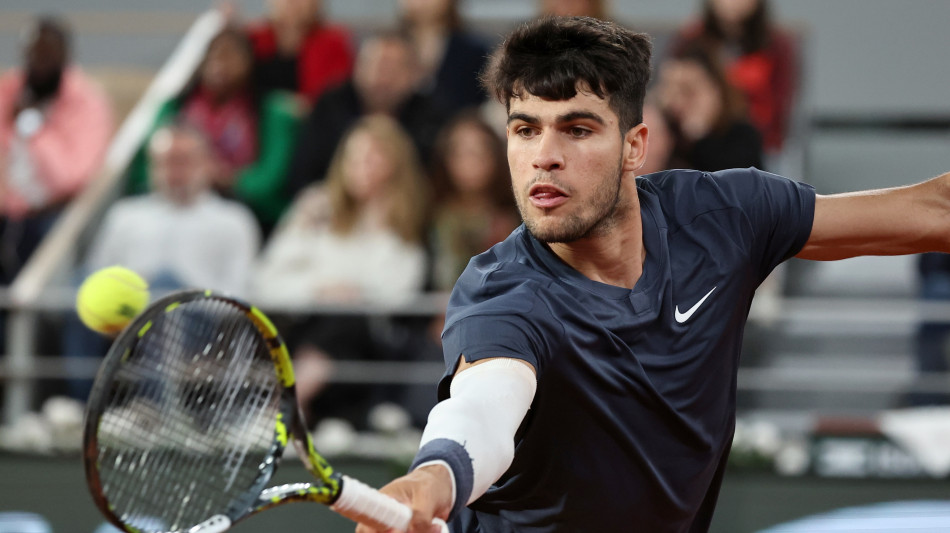 Roland Garros: Alcaraz supera a fatica il secondo turno