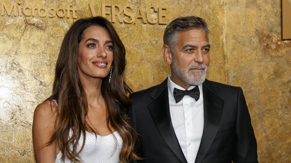 La Russia vieta la fondazione di George e Amal Clooney