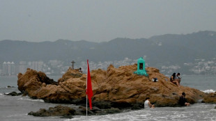 El huracán Otis pierde fuerza tras golpear el puerto mexicano de Acapulco