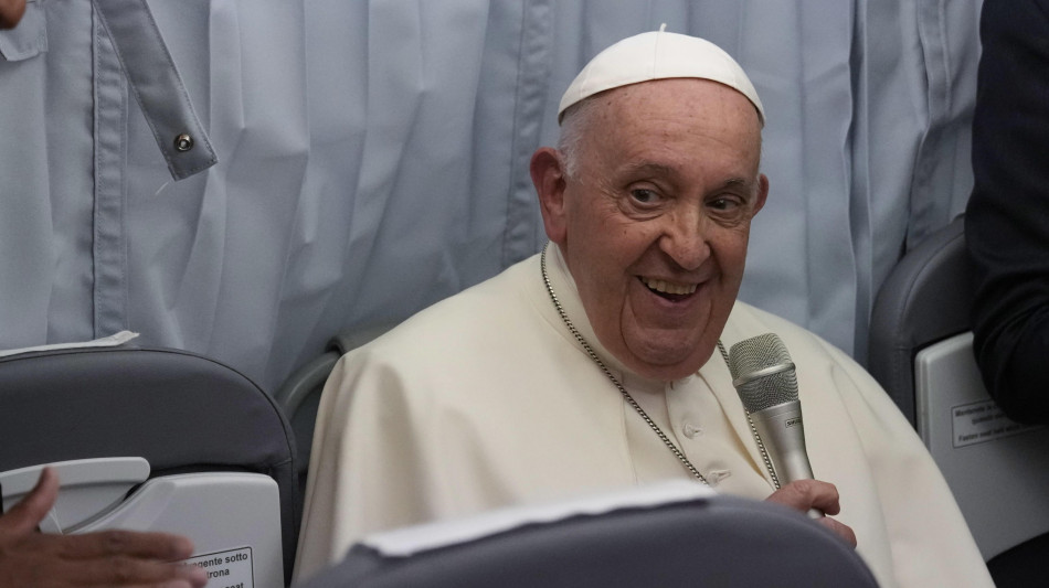 Il Papa è partito da Fiumicino per l'Indonesia