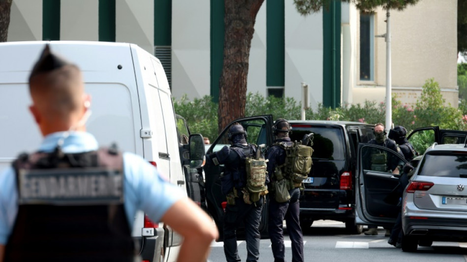 France hunts terror suspect after fire attack on synagogue