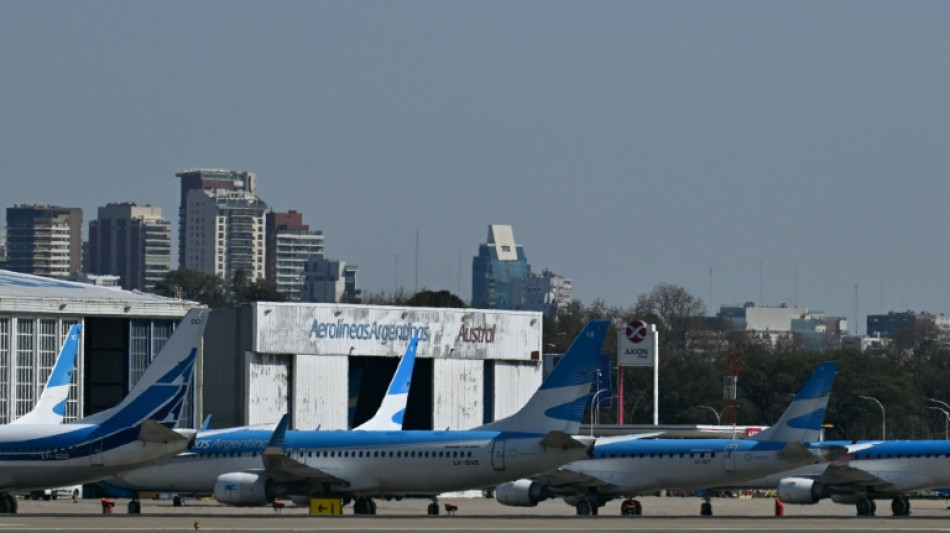 Greve de aeronautas afeta mais de 30 mil passageiros na Argentina