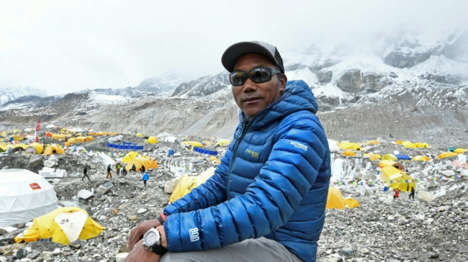 Alpinista nepalês escala o Everest pela 30ª vez e bate o próprio recorde