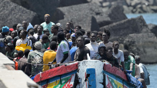 Oltre 130 migranti su due barconi giunti all'alba alle Canarie