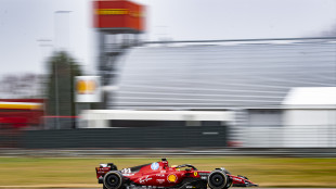 F1: test Ferrari a Barcellona, Hamilton in pista