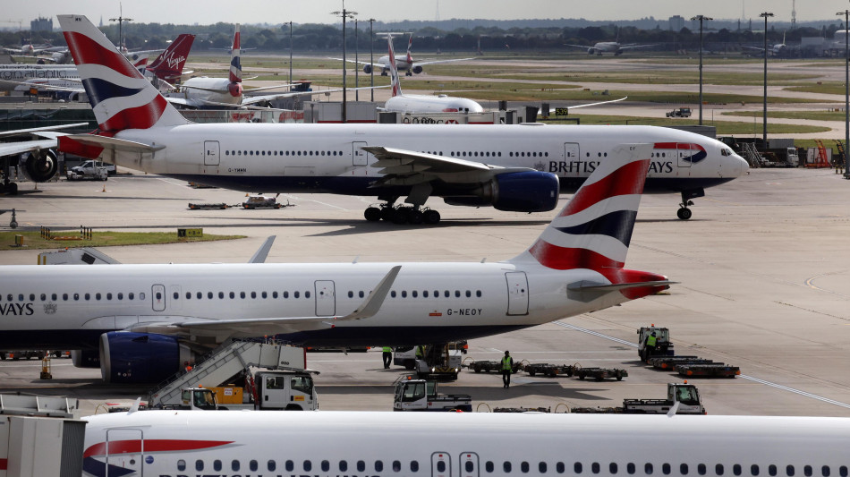  'Problema tecnico' a British Airways, ritardi e code negli scali 