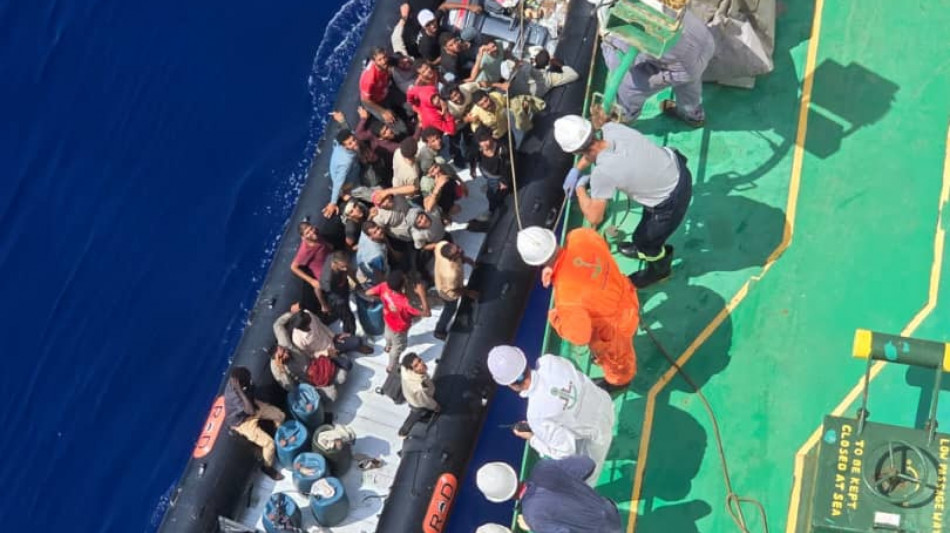 Nave algerina soccorre 30 migranti al largo della Sardegna