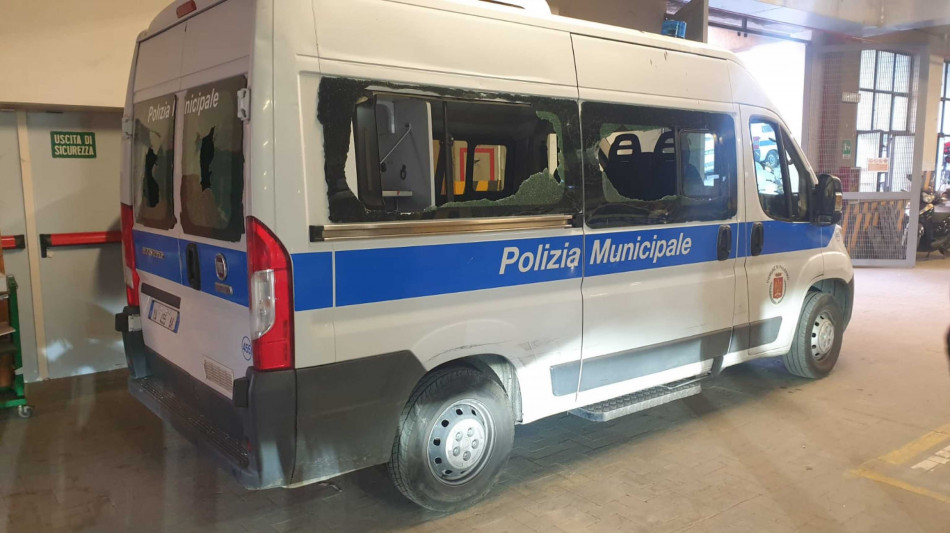 Vampe San Giuseppe a Palermo, agguato a polizia municipale