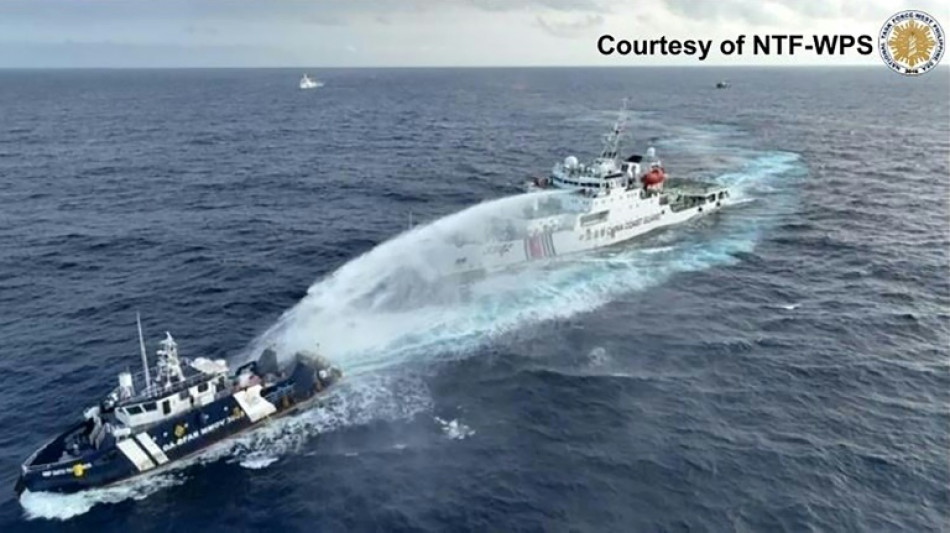  Choque en el mar de China Meridional entre un barco gubernamental filipino y guardacostas chinos 