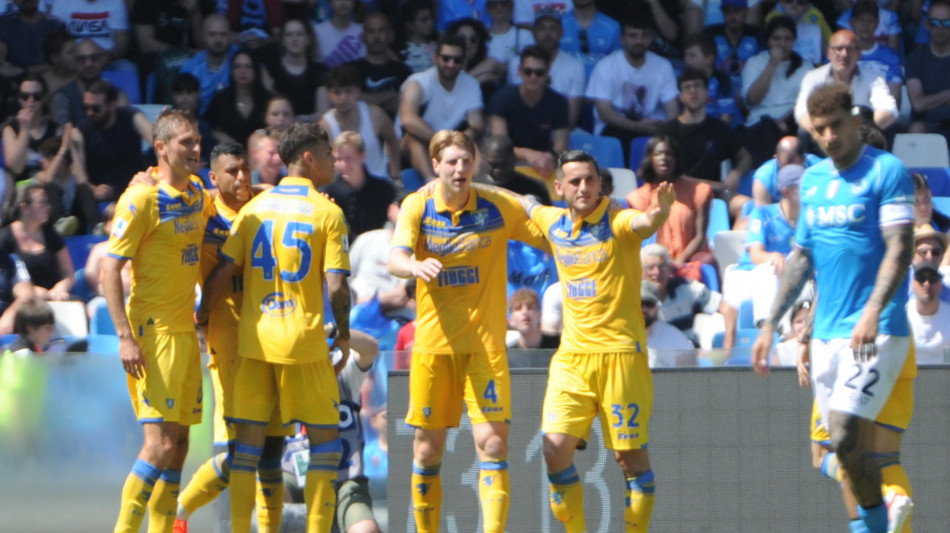 Napoli pareggia 2-2 in casa col Frosinone, i fischi dello stadio