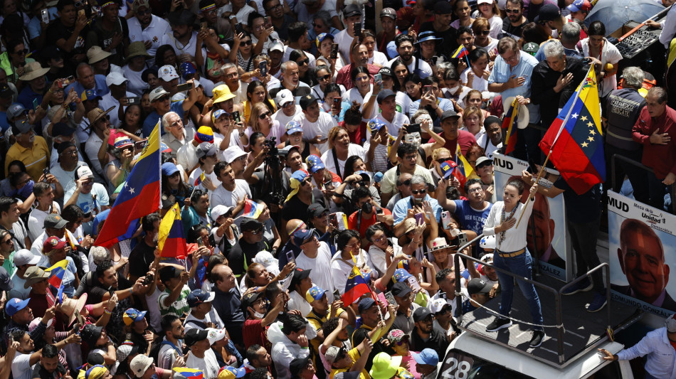 A un mese dal voto in Venezuela, l'opposizione torna in piazza