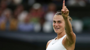 Sabalenka atropela húngara Panna Udvardy na estreia em Wimbledon