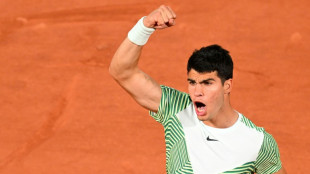 Alcaraz vence Tsitsipas e vai enfrentar Djokovic nas semifinais de Roland Garros