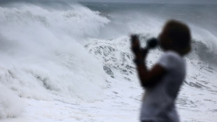 Le cyclone Emnati a frôlé La Réunion sans dégâts majeurs, l'alerte rouge levée