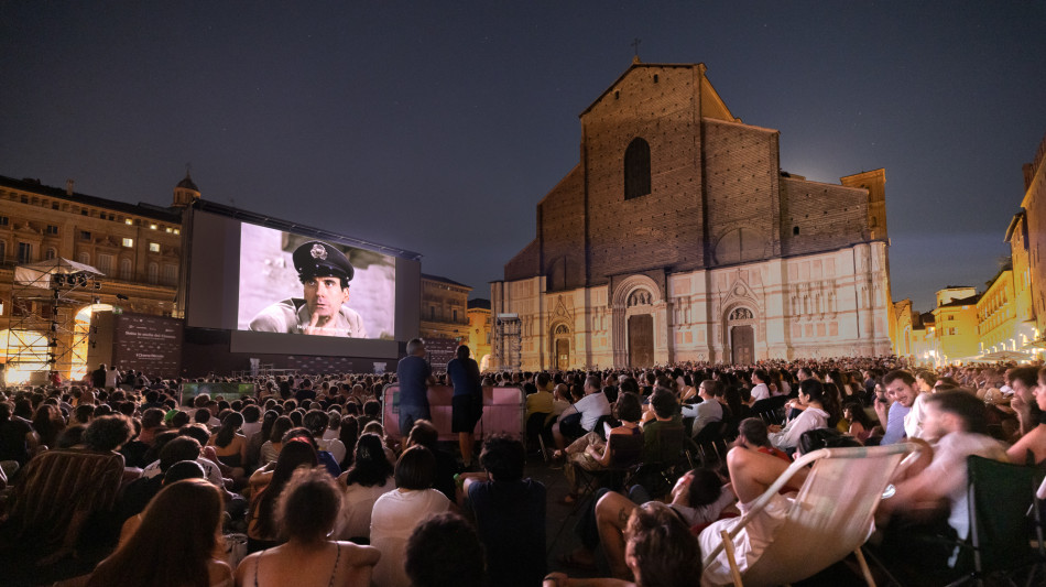 Oltre 200mila persone al cinema in piazza a Bologna