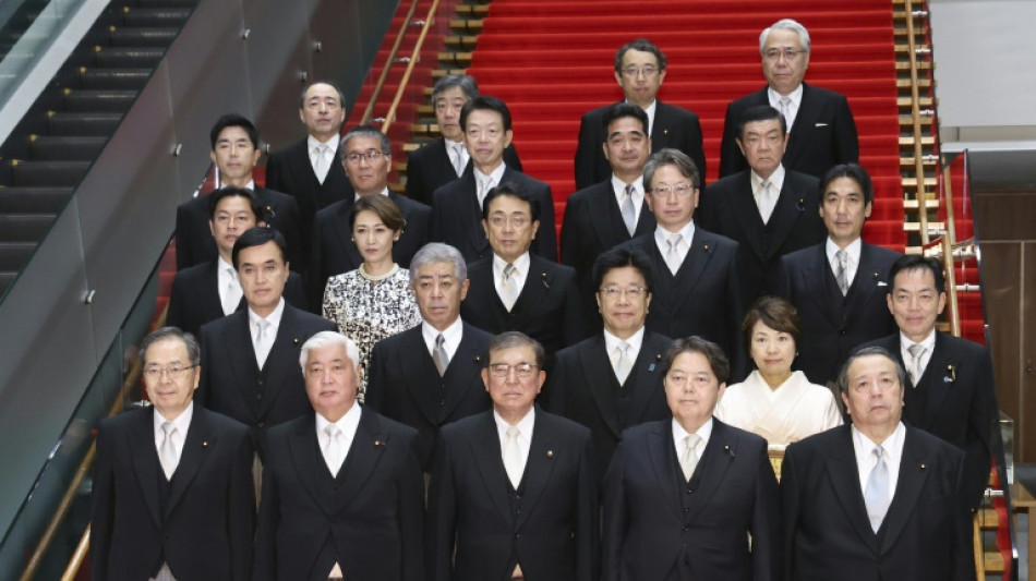 Governo japonês admite que alterou foto 'desalinhada' do gabinete