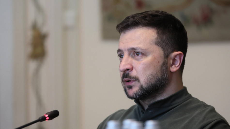 Zelensky al vertice della Cpe, 'sicuro dell'appoggio da Gb'