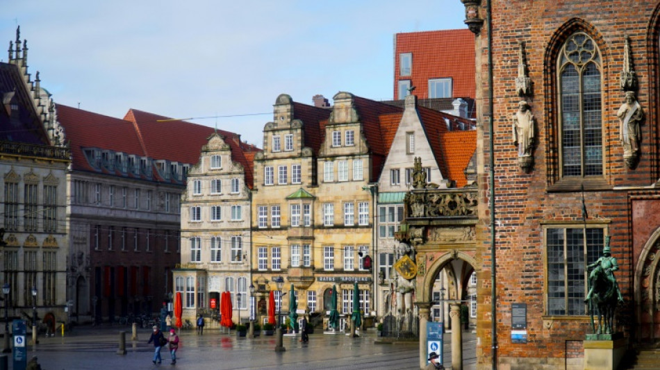 Hundert Menschen verhindern Abschiebung aus Kirchenasyl in Bremen