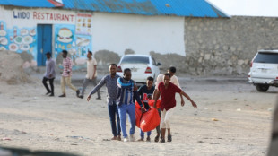 Atentado islamista em praia da Somália deixa mais de 30 mortos