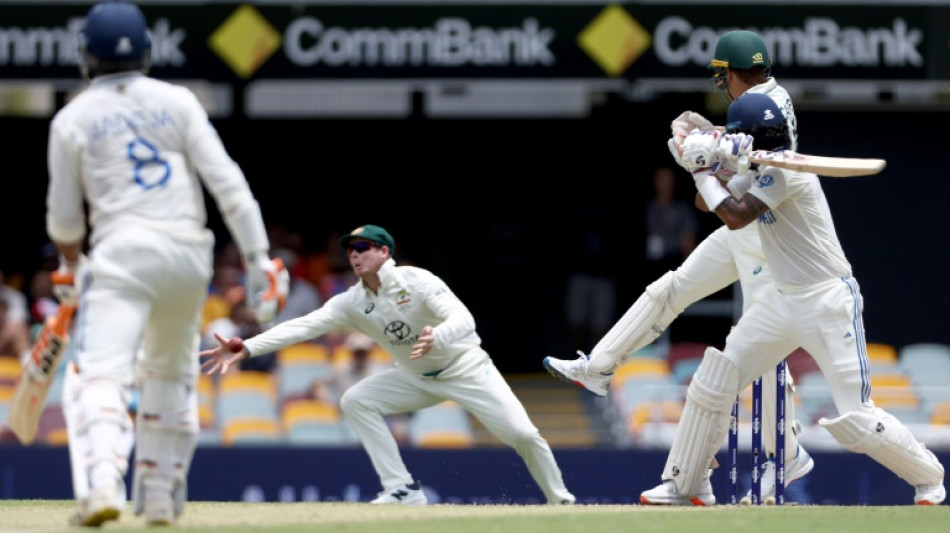 Stunning Smith catch removes Rahul as India reach lunch at 167-6