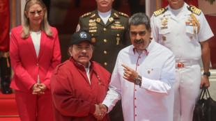 Ortega e sua moglie augurano una 'grande vittoria' a Maduro