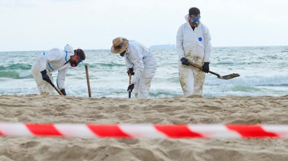 Acaba la limpieza del vertido de hidrocarburos en tres playas del este de España