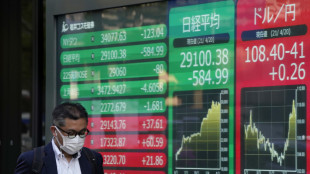 Borsa: l'Asia cede con manovre militari cinesi, Hong Kong -1,3%