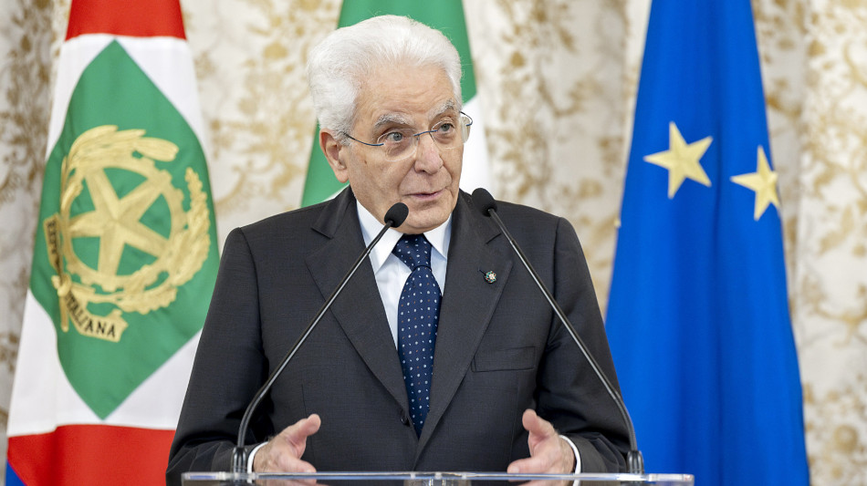 Mattarella, guerre e povertà privano i bambini della loro età