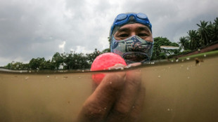 Malaisie: repêcher des balles de golf, la reconversion d'un ex-plongeur de l'armée