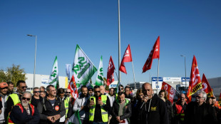 Fermeture de Michelin à Cholet et Vannes: des centaines de manifestants, un ministre invectivé