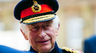 Charles III à cheval pour sa première parade d'anniversaire