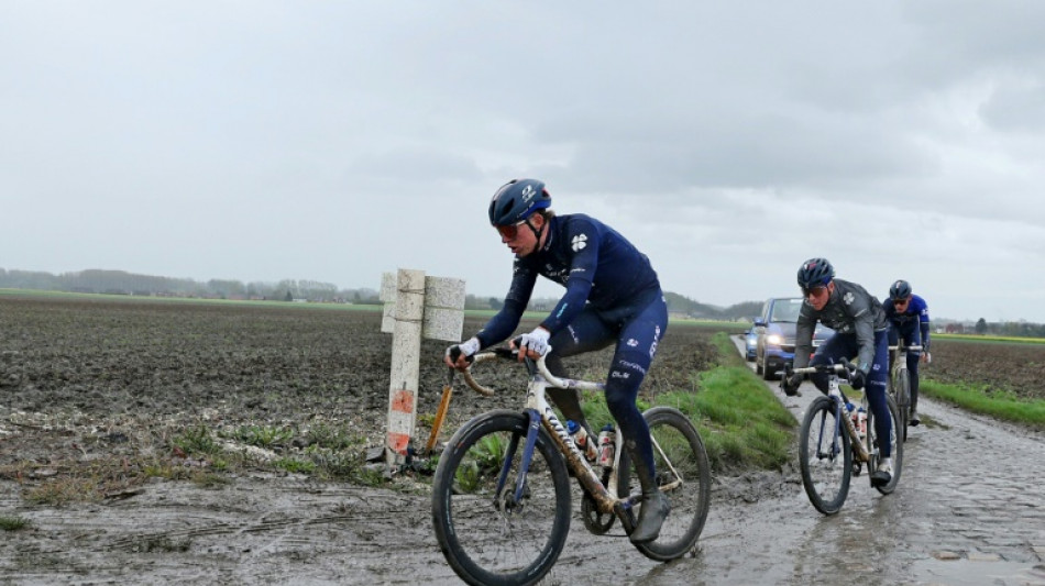 À la reco' de Paris-Roubaix, un aperçu de "l'Enfer" et ses pavés boueux