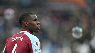 Angleterre: Zouma copieusement sifflé pour son retour contre Newcastle