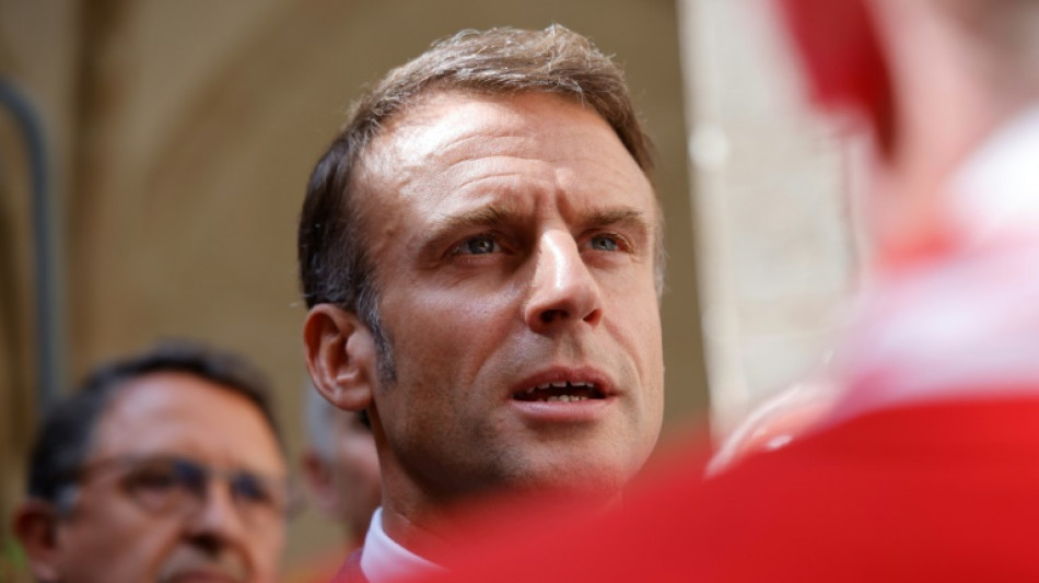 Macron defende presença criticada em missa do papa Francisco na França