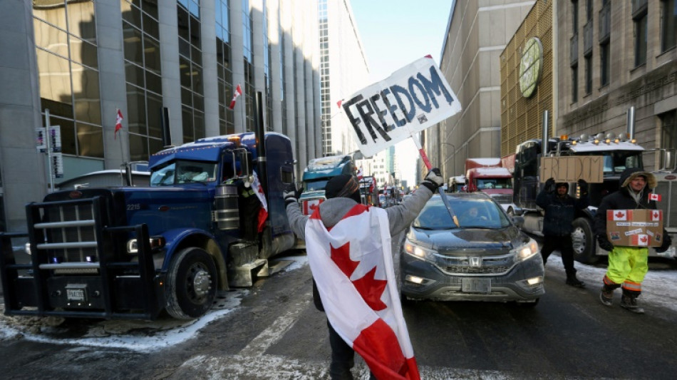 Ottawa "fuera de control" por protesta contra medidas sanitarias de Canadá