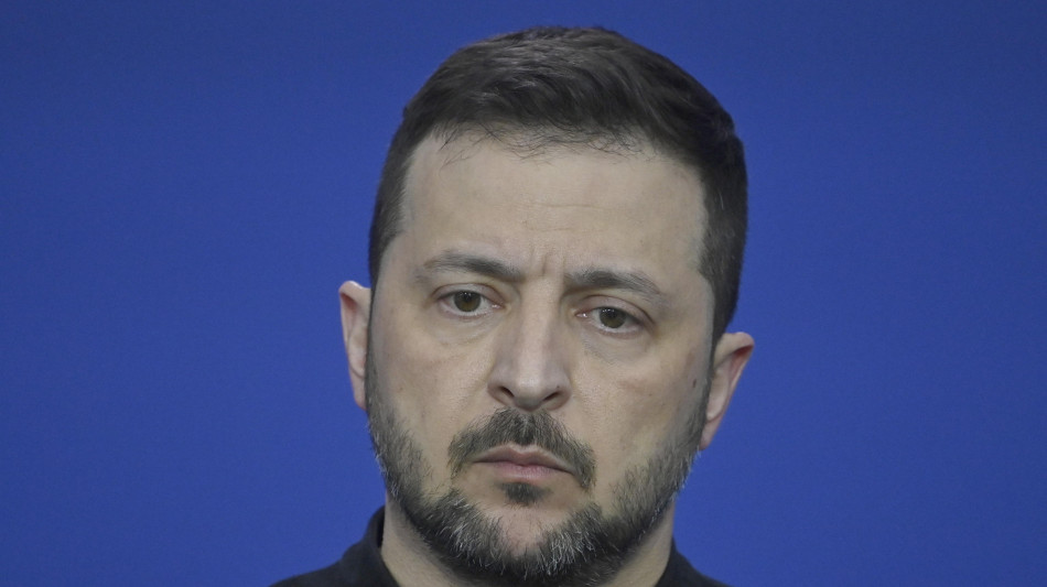  Zelensky: 'Se gli Usa tagliano gli aiuti, l'Ucraina perderà' 