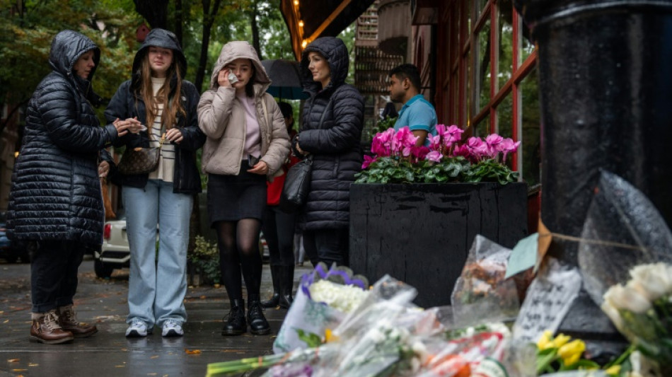 A New York, hommage à "Chandler" devant l'immeuble de "Friends"