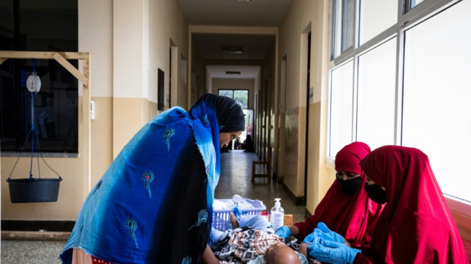 Éreintés par la faim, les enfants somaliens n'ont plus la force de pleurer 