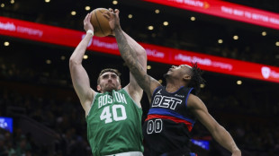 Unos Celtics mermados superan cómodamente a los Pistons