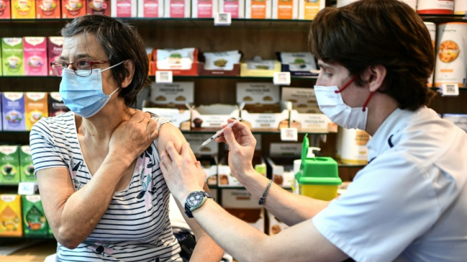 Covid: "tout le monde peut se faire vacciner" en rappel, assure François Braun