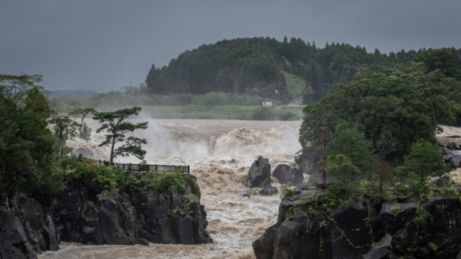 La côte ouest du Japon reste en alerte au passage du typhon Nanmadol