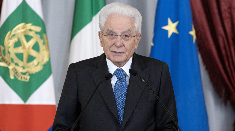 Parigi: Mattarella al Villaggio canta l'inno con gli azzurri