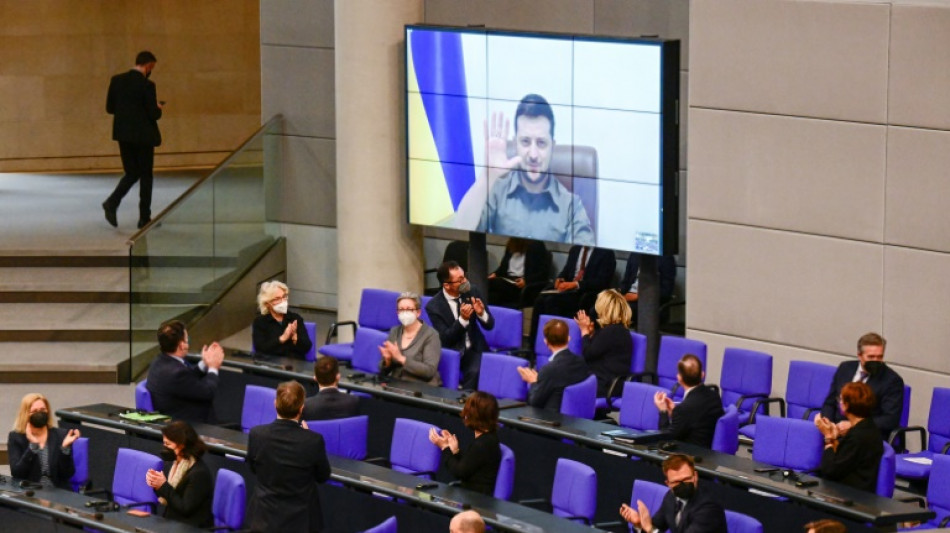 Selenskyj bittet Bundestag um Zustimmung zu Waffen-Antrag
